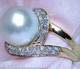 Gelbgold-Ring mit 12-13mm Südseeperle und Brillanten