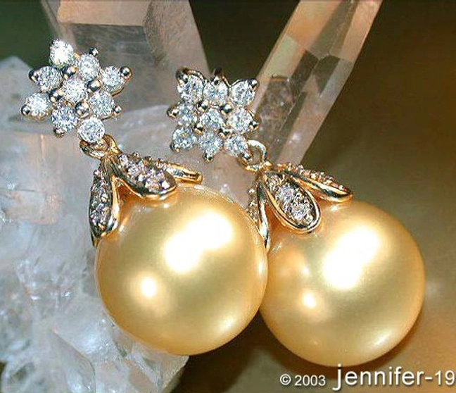 Goldene Südseeperlen Ohrringe im Carré Design - Image 1 Goldene Südseeperlen Ohrringe im Carré Design - Image 1