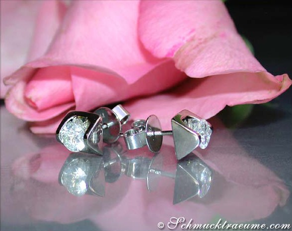 Rosenblüte und elegante Diamant-Ohrstecker mit 0.70 ct. TW SI