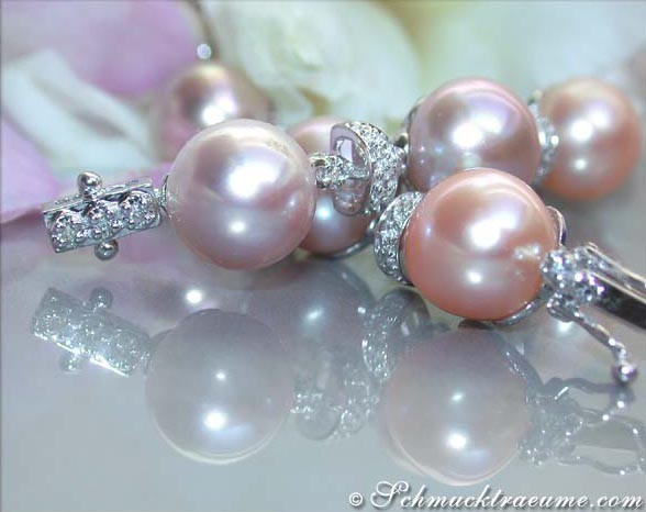 Multicolor Süßwasserperlen-Armband mit Diamanten, Detailaufnahme.