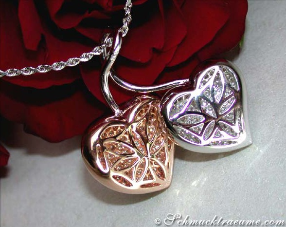 Klassischer Doppelherz-Anhänger mit Diamanten in Roségold und Weißgold