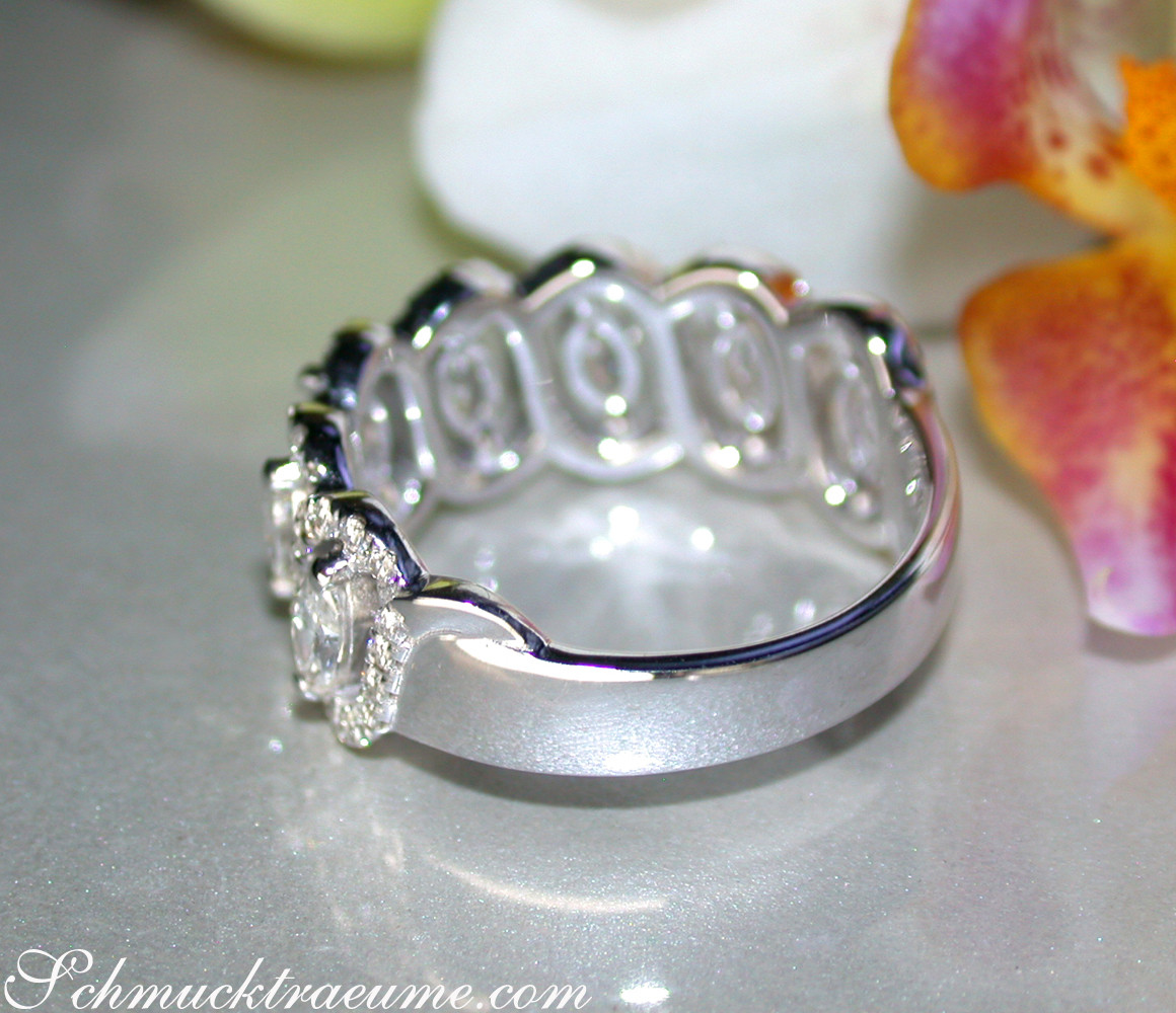 Femininer Marquise Diamantenring mit Brillanten, Detailaufnahme, Weißgold 750, elegant, Schmucktraeume.com