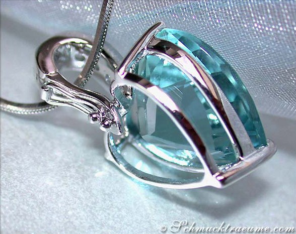 Weißgold Herz-Aquamarin-Anhänger mit feiner Verarbeitung