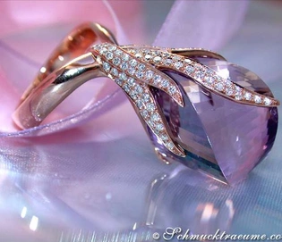 Roségold-Ring mit Amethyst und Diamanten, Detailaufnahme auf Schleife