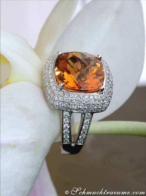 Weißgoldring mit Madeira Citrin und Diamanten, Detailaufnahme