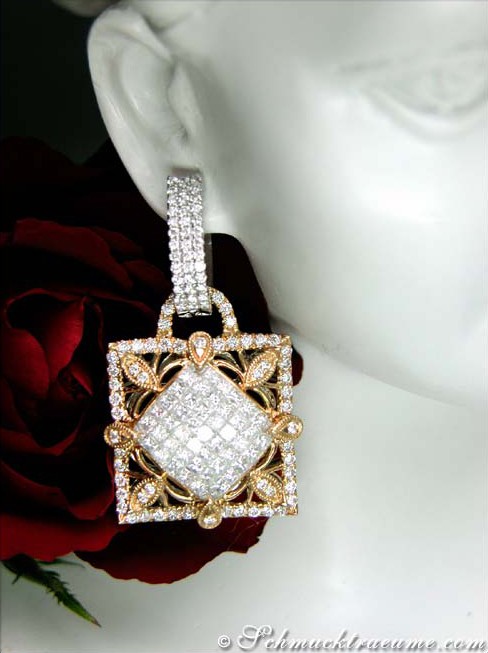 Goldene Ohrhänger mit Princess-Diamanten, detailreich, luxuriös, elegant