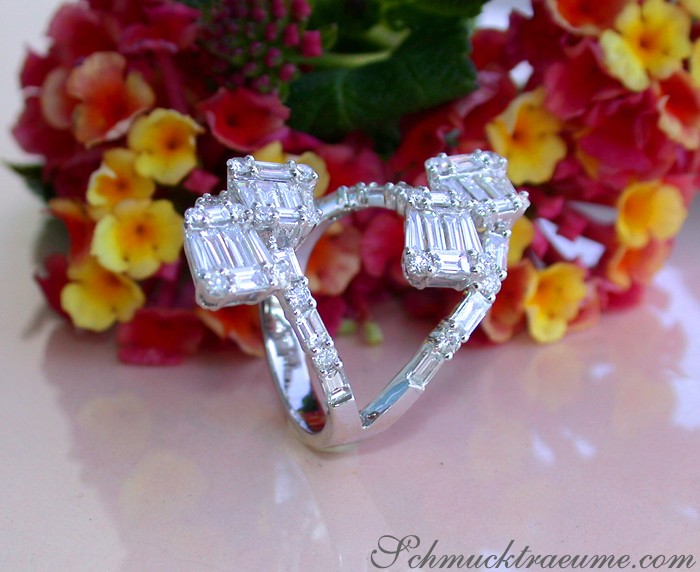Exotischer Diamant-Ring in Weißgold mit Baguette- und Brillantschliff