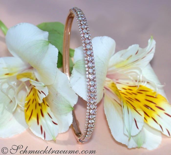 Roségold-Armreif mit 2.080 Karat W SI Brillanten, elegant und feminin