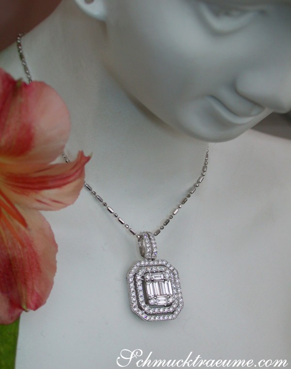 Erlesener Brillanten-Anhänger im Octagon-Design mit Baguette-Diamanten