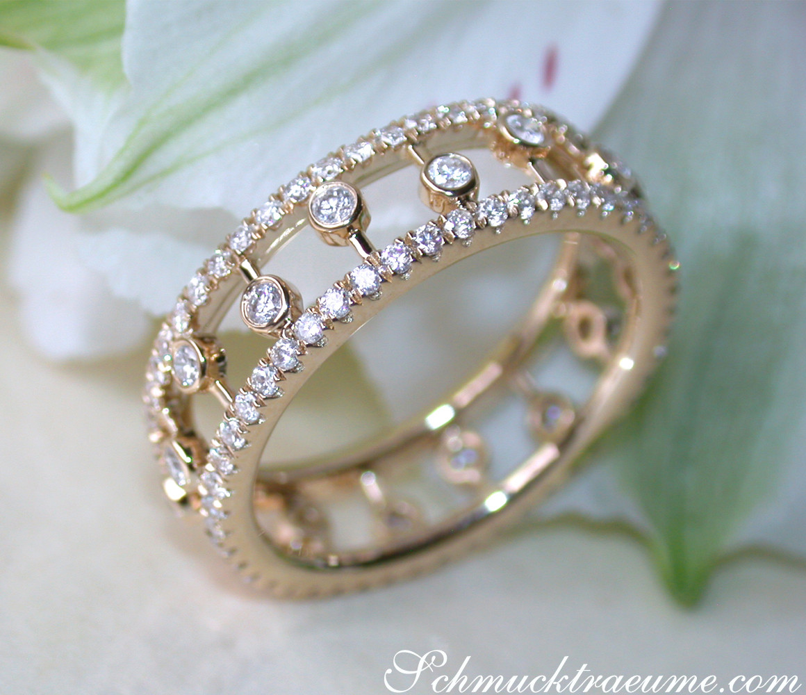 Detailaufnahme eines Diamanten Memory Ring in Gelbgold 585, elegant geschmiedet