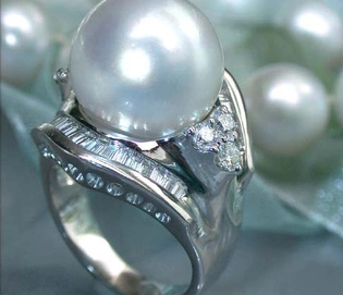 Opulenter Südseeperlenring mit 14 mm Perle und 1.320 Karat Weißgold