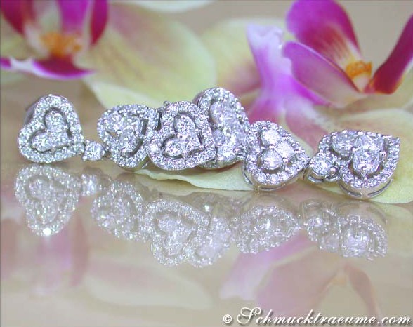 Herz-Ohrringe aus Weißgold mit Prinzess- und Brillantschliff-Diamanten