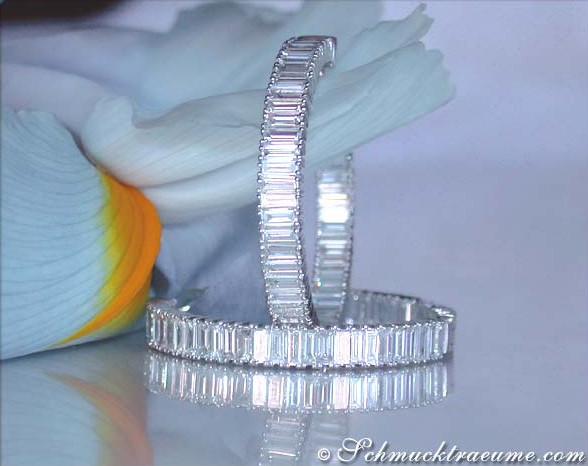 Detailansicht von Baguette-Diamant-Creolen in Weißgold 750, hochkarätig, 6,03 ct.