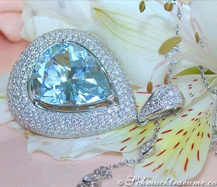 Opulenter Aquamarin-Anhänger mit Diamanten auf Blume, 750 Weißgold