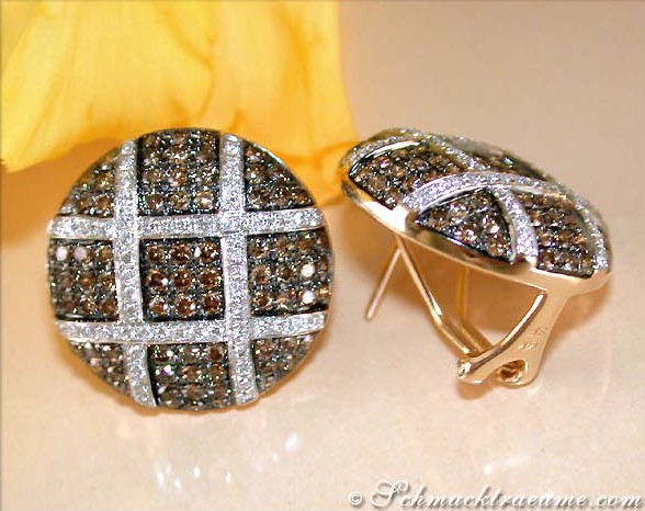 Extravagante Ohrstecker mit naturbraunen & weißen Brillanten