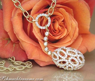 Raffiniertes Brillanten-Collier mit goldenem Hahn, detailreiches Design