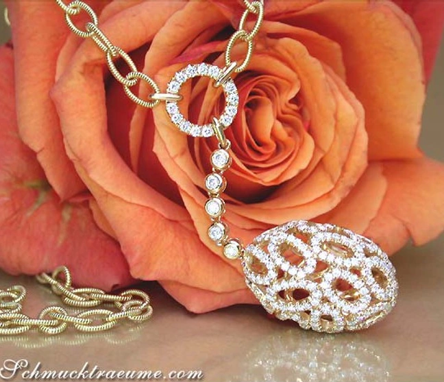 Raffiniertes Brillanten-Collier mit goldenem Hahn, detailreiches Design Raffiniertes Brillanten-Collier mit goldenem Hahn, detailreiches Design