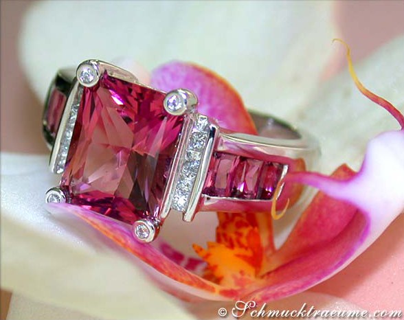 Prächtiger Pink Turmalin-Ring mit Diamanten, Detailansicht auf Orchideenblüte
