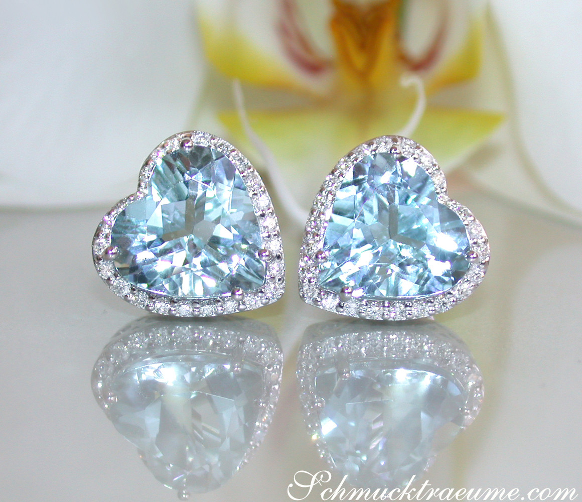 Herzformige Aquamarin-Ohrstecker mit Diamanten in Weißgold 585