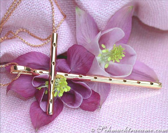 Blumen und Roségold Kreuzanhänger mit Brillanten, Detailaufnahme