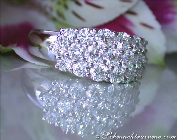 Weißgold 750 Diamant-Ring mit 19 Brillanten, traumhaftes Schmuckstück