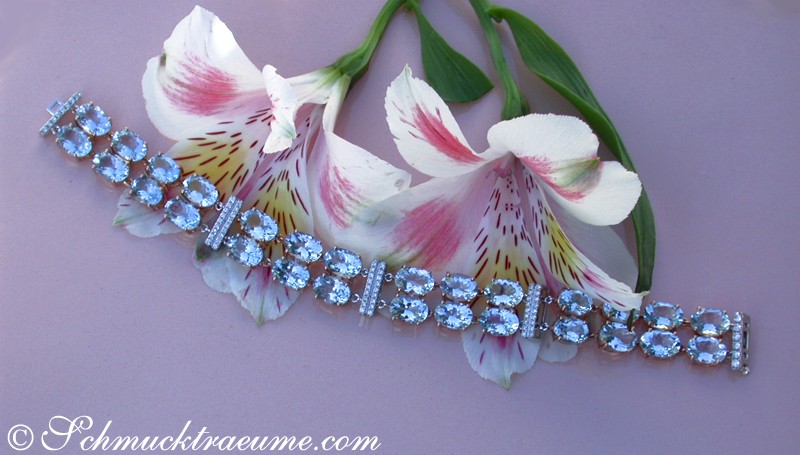 Aquamarin-Armband mit Diamanten auf Blumen, warmes Roségold, 41.65 Karat