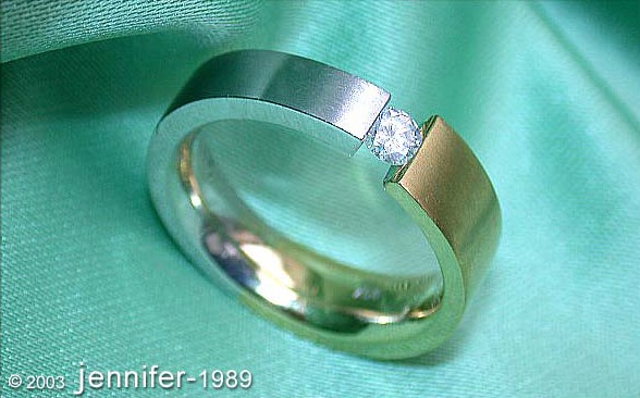 Klassischer Brillant-Solitär-Ring in Bicolor-Verarbeitung, Detailaufnahme