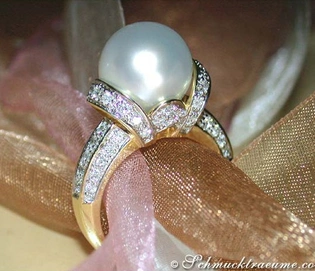 Südseeperlen-Ring mit 0.700 ct Diamanten in Gelbgold 750
