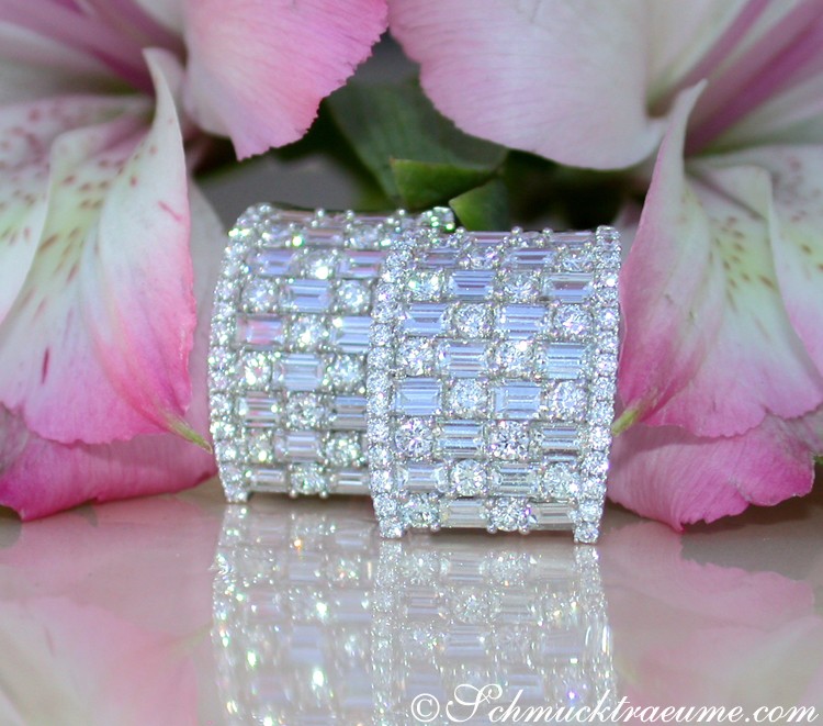 Exquisite Baguette-Diamant-Ohrstecker mit 5.28 ct. TW VS, detailreiches Design auf Weißgold 750