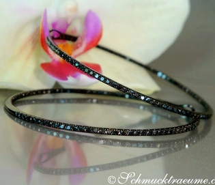 Schwarzdiamant-Creolen mit 1,43 Karat, weißgold, Detailaufnahme, elegant, schmucktraeume.com