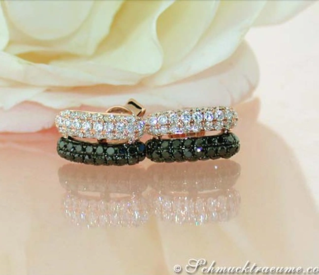 Zarte Ohrstecker mit schwarzen und weißen Diamanten, roségoldene Verarbeitung Zarte Ohrstecker mit schwarzen und weißen Diamanten, roségoldene Verarbeitung