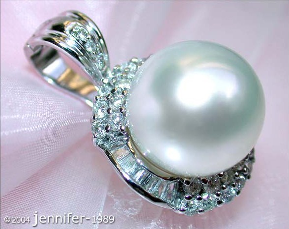 Weißgold-Anhänger mit Südseeperle und Diamanten, Detailaufnahme, makellose Qualität