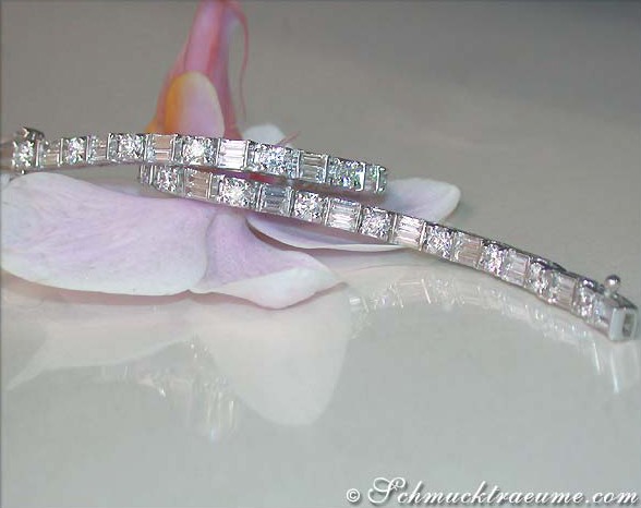 Weißgold-Armband mit Baguette-Diamanten, Detailaufnahme, elegant, aufwendig verarbeitet