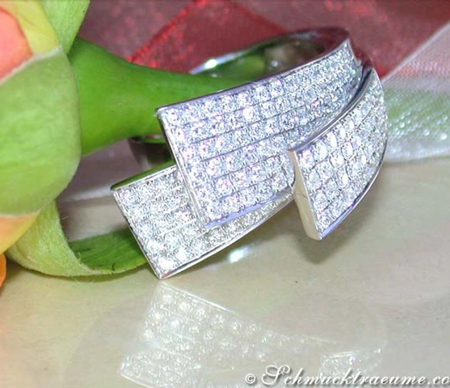 Diamantfänger-Ring im Fächer-Design aus Weißgold Diamantfänger-Ring im Fächer-Design aus Weißgold