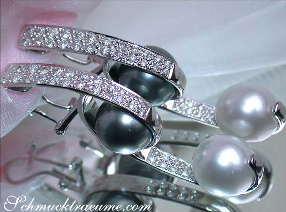 Detailaufnahme von Tahitiperlen und Südseeperlen Ohrgehängen in Weißgold 750