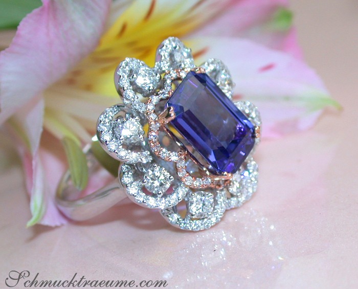 Verziertes Smaragd-Smaragd-Ring mit AAA Tansanit und Brillanten in Roségold 750