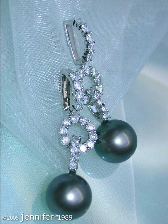 Silberner Ohrring mit Tahitiperlen und Diamanten, Detailaufnahme