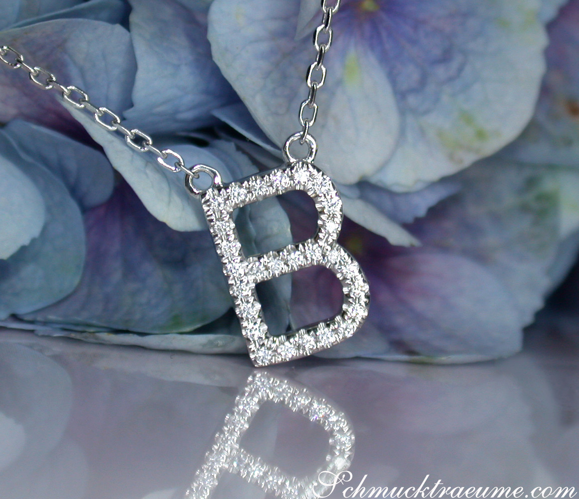 Zarte Halskette mit Brillanten-Initiale in Weißgold 750