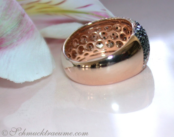 Schwarz-diamantiertes Wellenring aus Roségold 750, Detailaufnahme