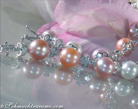 Edles Multicolor Süßwasserperlen-Collier mit makellosen Perlen in pastellfarbenen Tönen, detailreiches Design mit