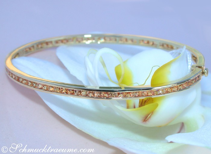 Edler Orange Saphir Armband mit Gelbgold 585, detailreiches Design auf Blüte gestützt