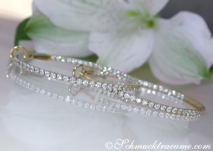 Zarte Creolen mit Diamanten aus Gelbgold 585, Detailaufnahme