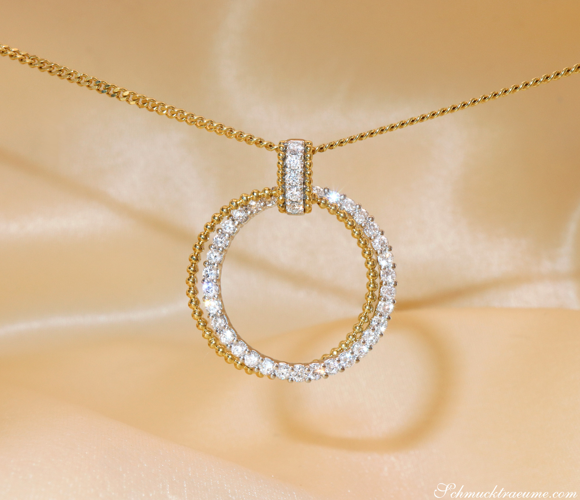 Goldkette mit funkelndem Diamantkreis-Anhänger in Gelb- & Weißgold 750