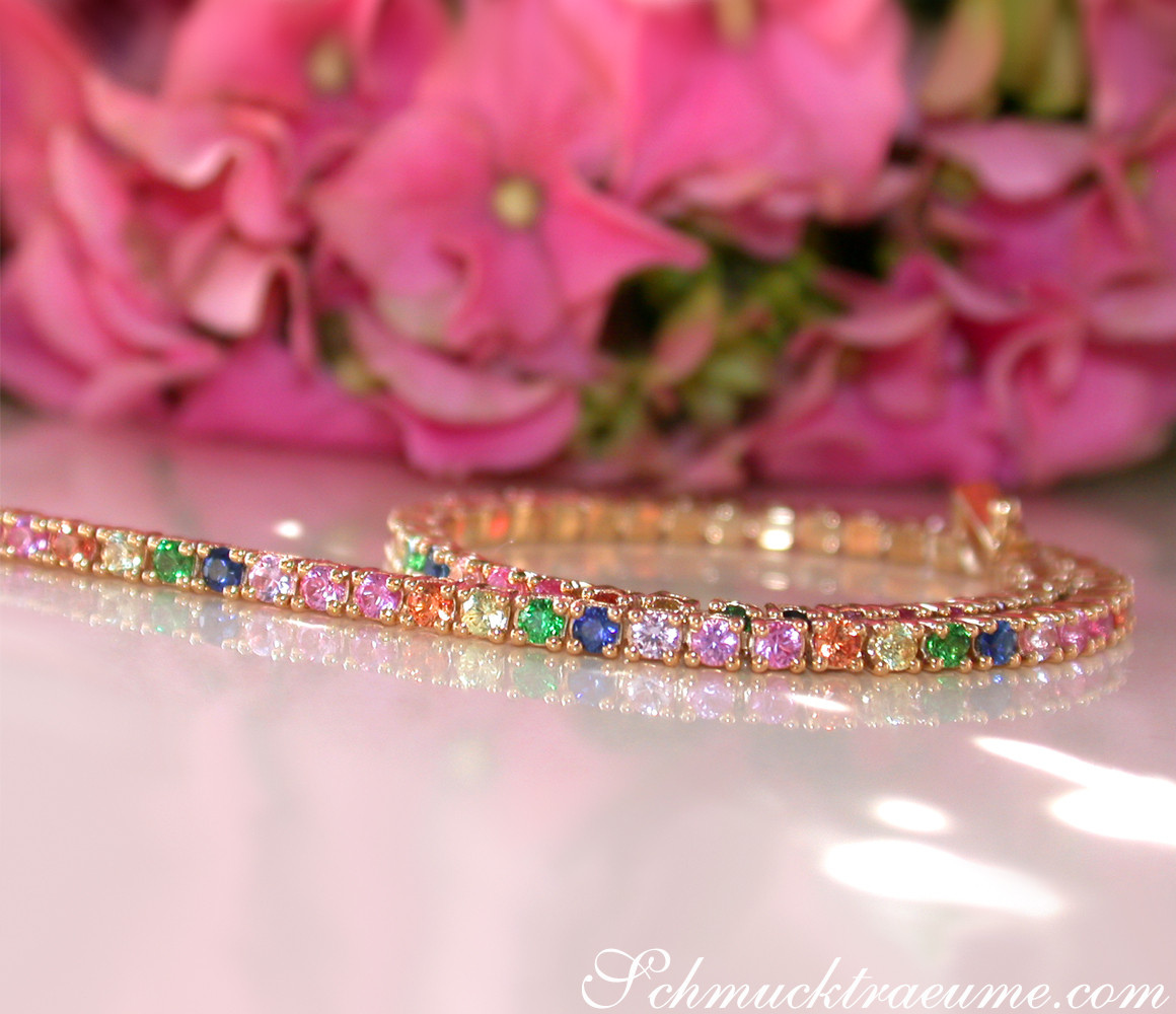 Farbenprächtiges Multicolor-Saphir-Tennisarmband, feine Verarbeitung in Gelbgold