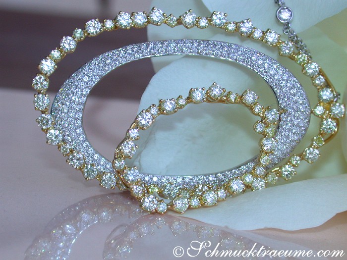 Detailansicht des gelb-weißen Brillanten-Anhängers mit feinen Diamantbesatz