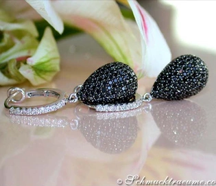 Schwarze Diamant-Ohrhänger in Weißgold mit eleganter Form