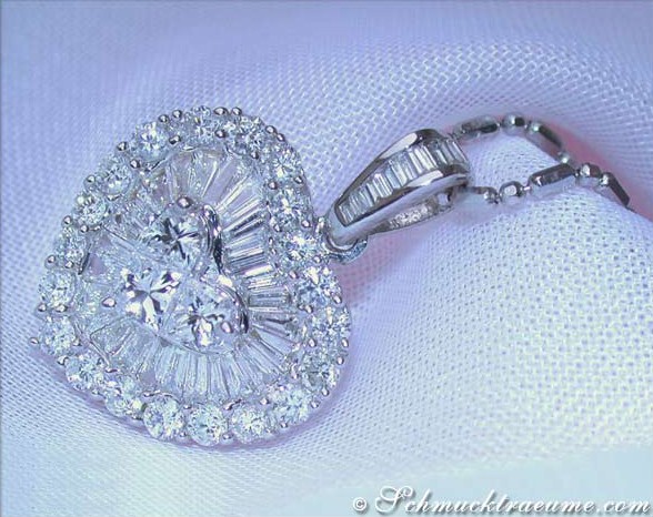 Herz-Anhänger aus Weißgold 750 mit Diamanten, detailreiches Design