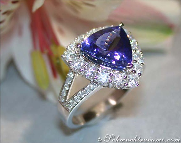Erstklassiger Tansanit Ring mit Brillanten - Image 2