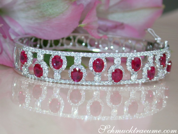 Prinzessinnenarmreif mit Rubinen und Brillanten in Weißgold