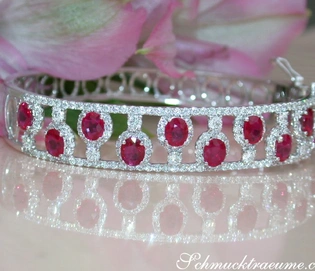 Prinzessinnenarmreif mit Rubinen und Brillanten in Weißgold